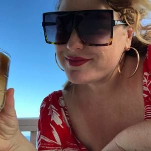 Meet your Posher, Val